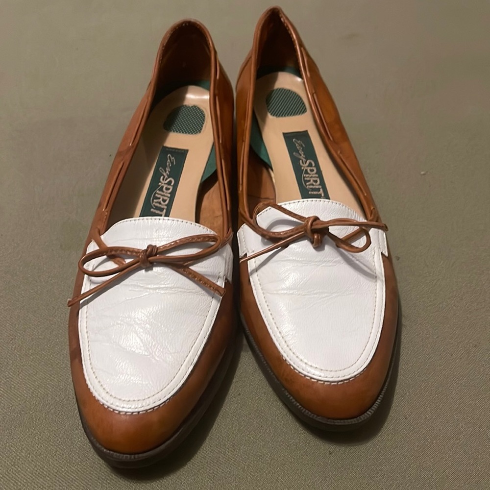EASY SPIRIT white & brown Leather womens SHOES size 8”